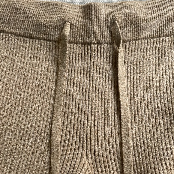 Abercrombie & Fitch Ribbed Lounge Shorts Light Brown - Picture 5 of 6